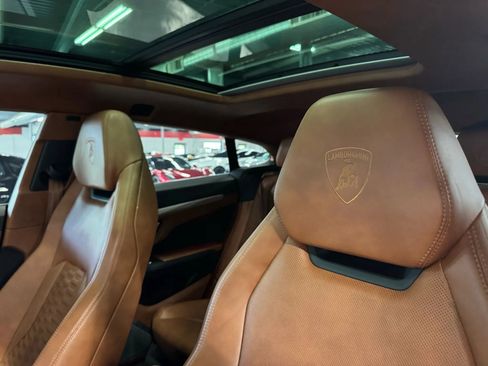 Used 2021 Lamborghini Urus image 14