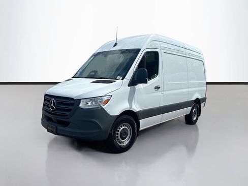 Used 2025 Mercedes-Benz Sprinter 2500 image 7