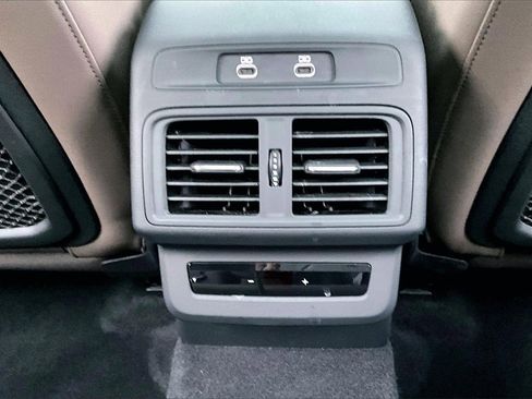 Used 2025 Audi Q5 Premium w/ Convenience Package image 10