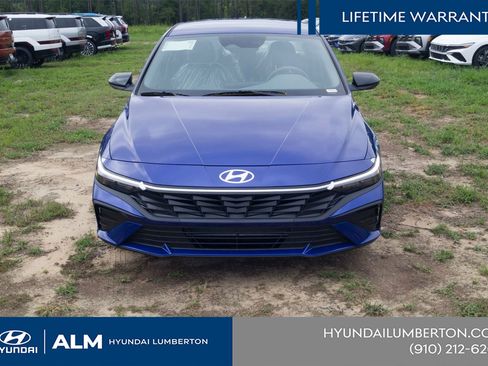 New 2025 Hyundai Elantra SEL FWD image 3
