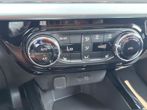 New 2026 Chevrolet Trax LT w/ LT Convenience Package FWD image 24