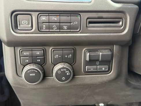 Used 2022 Chevrolet Tahoe Z71 w/ Luxury Package AWD/4WD image 31
