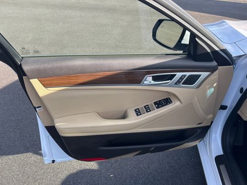 Used 2016 Hyundai Genesis 3.8 w/ Option Group 03 image 9