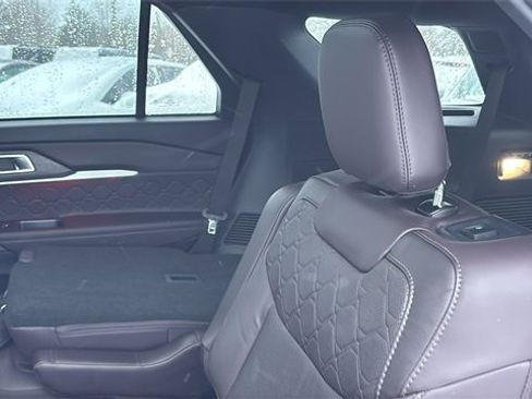 Used 2025 Ford Explorer Platinum w/ Ultimate Package image 26