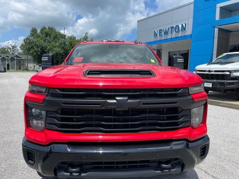 Used 2025 Chevrolet Silverado 2500 Custom w/ Custom Value Package AWD/4WD image 2