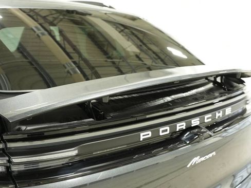 Used 2025 Porsche Macan Electric image 40