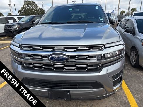 Used 2024 Ford Expedition Platinum image 2
