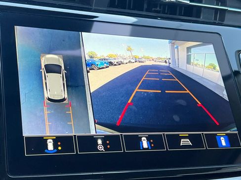Used 2023 Chevrolet Bolt EUV Premier w/ Sun & Sound Package FWD image 28
