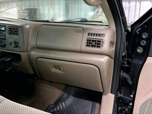 Used 2001 Ford F250 Lariat RWD image 16