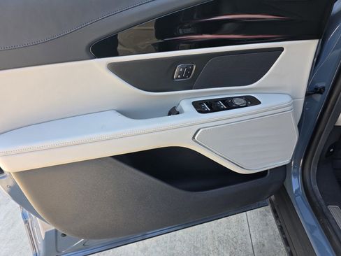 New 2026 Lincoln Nautilus Premier image 8