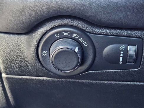 Used 2023 Dodge Durango SXT Launch Edition image 16