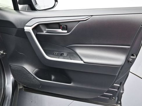 Used 2019 Toyota RAV4 XLE FWD image 30