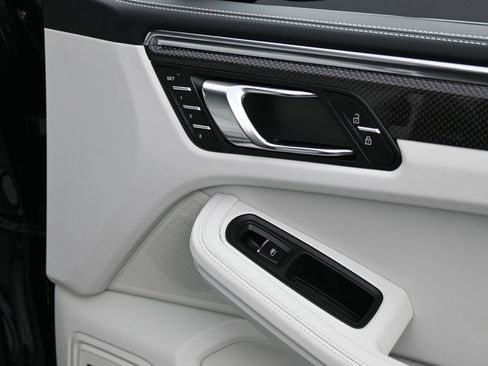 New 2026 Porsche Macan AWD/4WD image 12