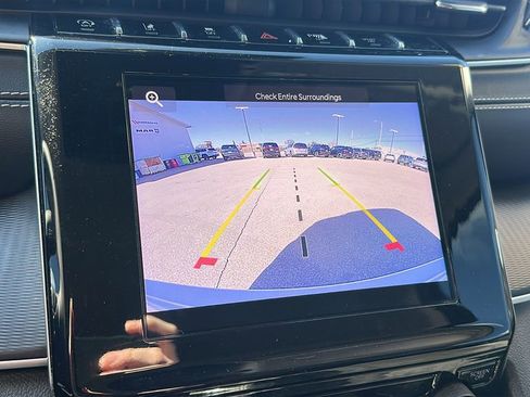 Used 2023 Jeep Grand Cherokee Laredo image 21