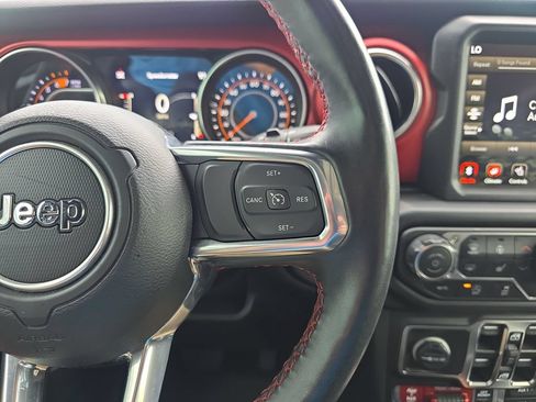 Used 2023 Jeep Wrangler Unlimited Rubicon w/ Cold Weather Group AWD/4WD image 18