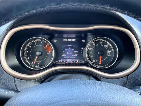 Used 2018 Jeep Cherokee Limited FWD image 21