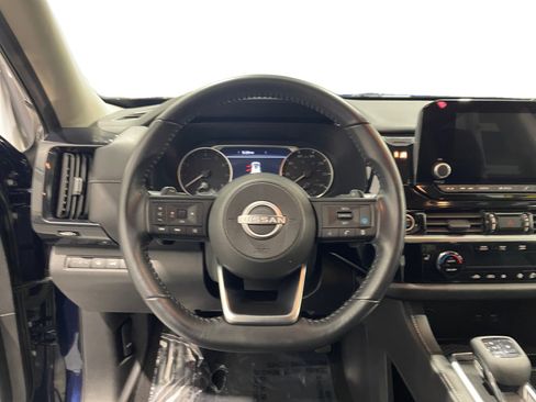 Used 2024 Nissan Pathfinder SV w/ SV Premium Package image 19