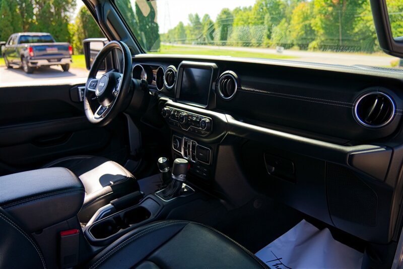 Used 2019 Jeep Wrangler Unlimited Sahara AWD/4WD image 19