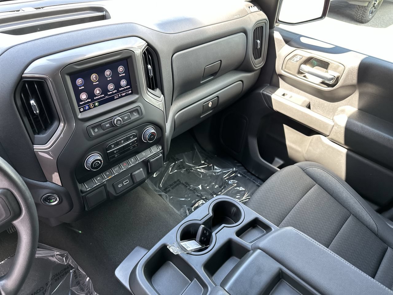 Used 2025 Chevrolet Silverado 1500 Custom Trail Boss AWD/4WD image 13