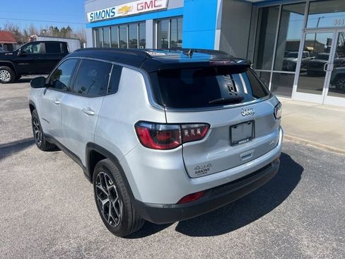 Used 2025 Jeep Compass Limited image 14