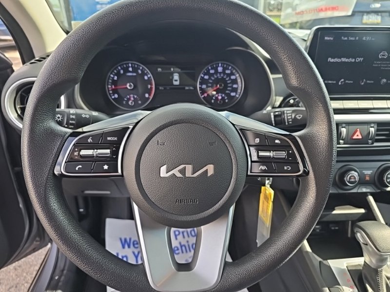 Used 2023 Kia Forte LXS w/ LXS Technology Package FWD image 11