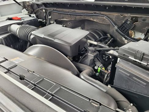 Used 2022 Chevrolet Silverado 2500 Custom w/ Custom Value Package AWD/4WD image 13