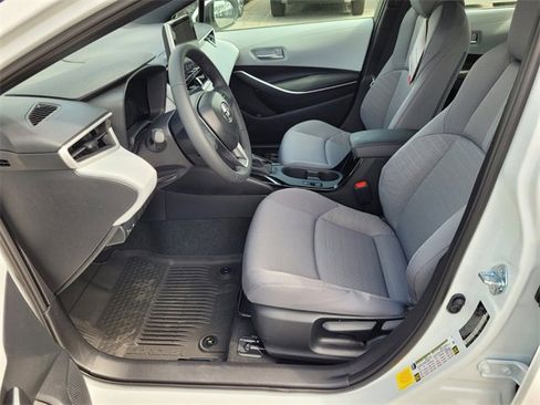 Used 2025 Toyota Corolla SE image 12
