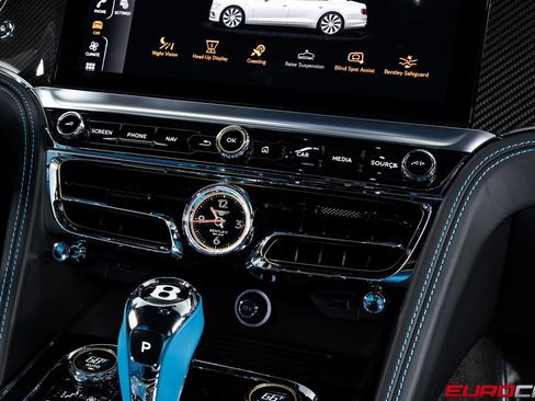 Used 2024 Bentley Flying Spur W12 image 26