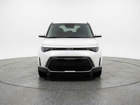 Used 2025 Kia Soul LX w/ LX Technology Package FWD image 2