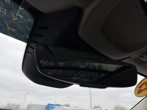 Used 2025 Volvo XC60 B5 Plus image 27