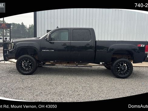 Used 2013 GMC Sierra 2500 Denali w/ Suspension Package, Off-Road AWD/4WD image 1