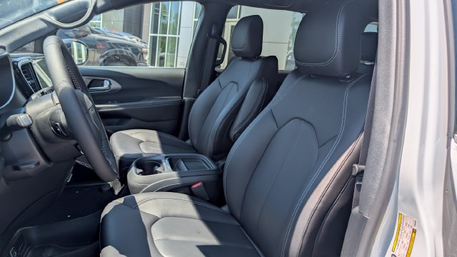 New 2027 Chrysler Pacifica Select FWD image 14