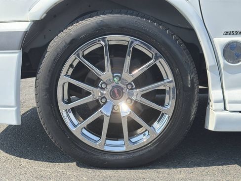 Used 2014 GMC Savana 1500 AWD image 2
