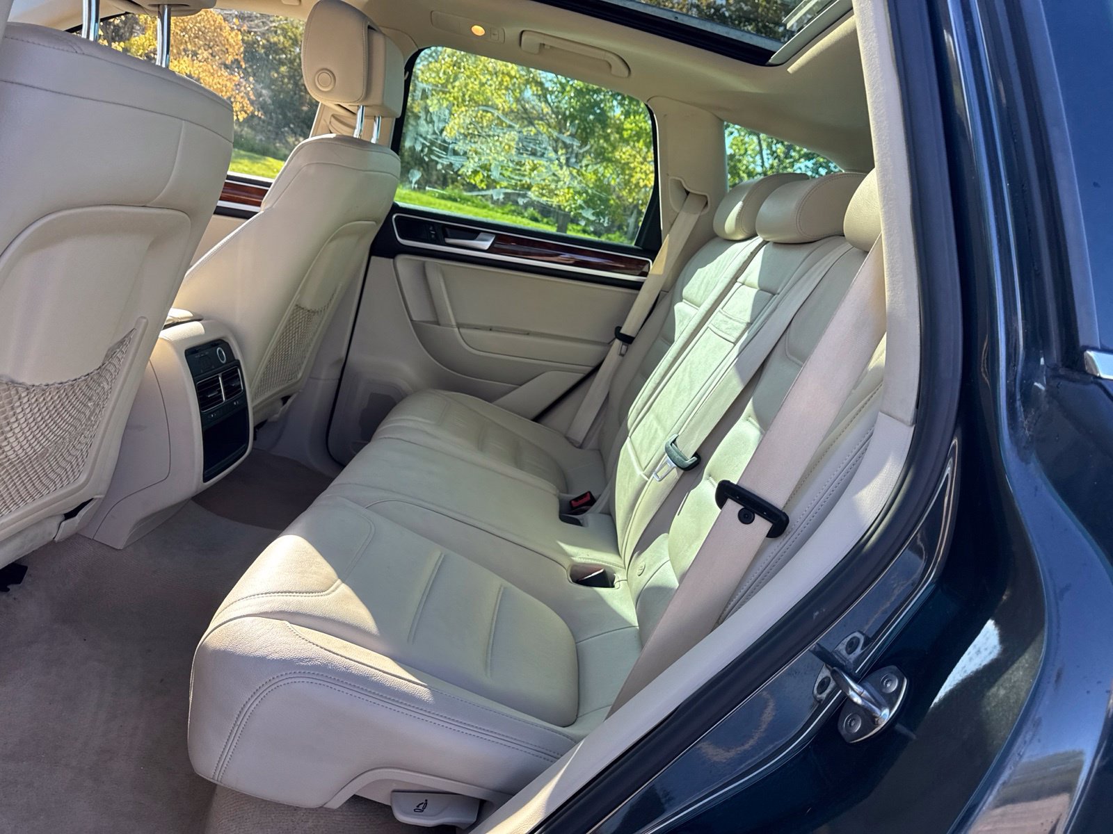 Used 2012 Volkswagen Touareg TDI AWD/4WD image 15