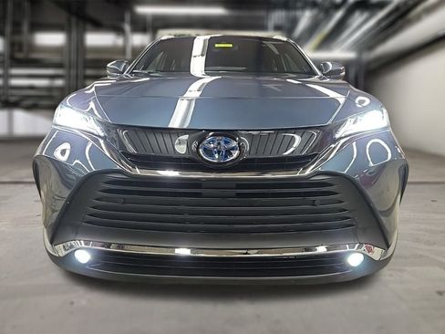 Used 2024 Toyota Venza XLE image 38