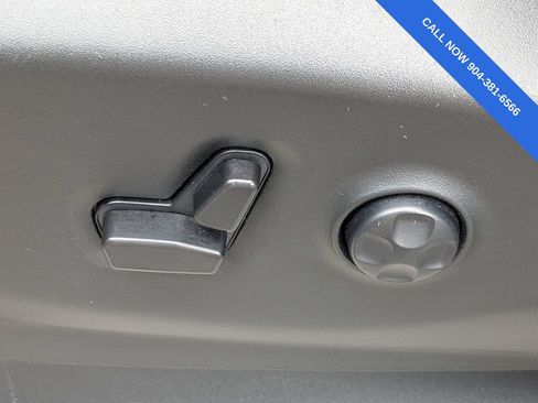 Used 2024 Chrysler Pacifica Touring-L FWD image 21
