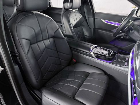 Used 2023 BMW 760i xDrive w/ Executive Package image 26