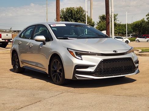 Used 2023 Toyota Corolla SE FWD image 2