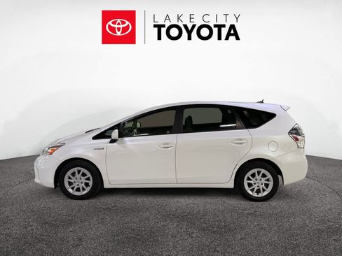 Used 2014 Toyota Prius V Three image 2