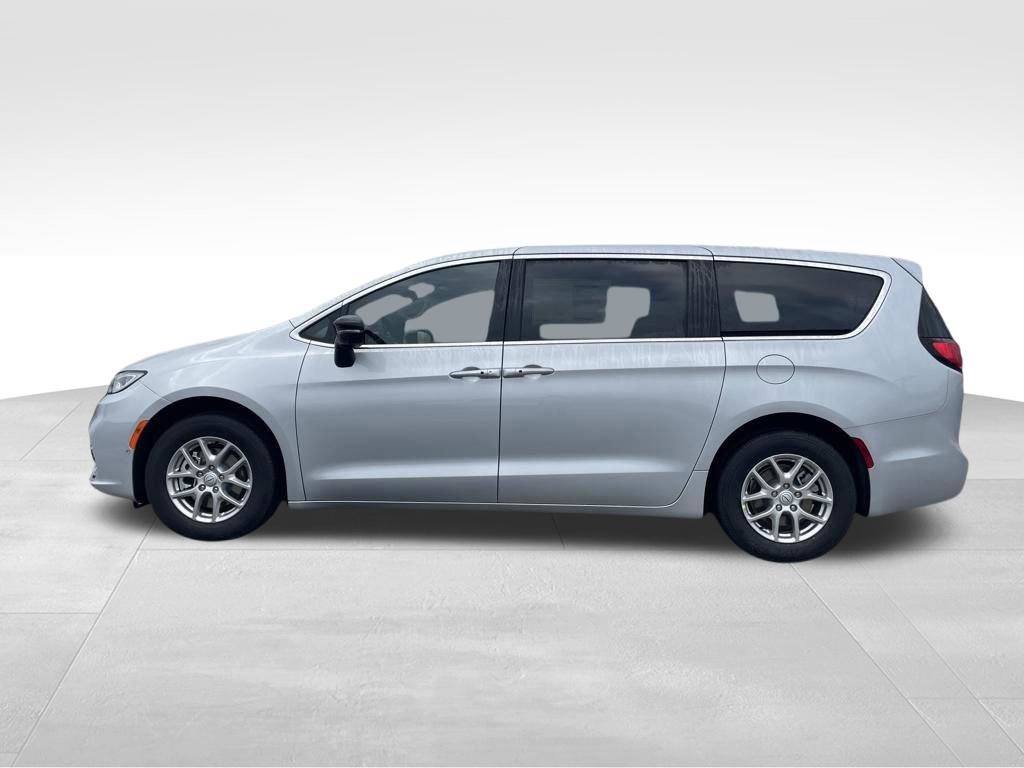 New 2026 Chrysler Pacifica Select FWD image 8