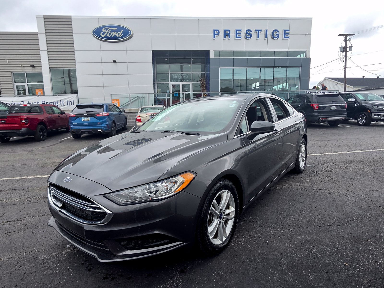Used 2018 Ford Fusion SE w/ Fusion SE Technology Package FWD image 1