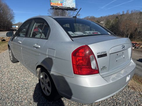 Used 2011 Hyundai Accent GLS image 3