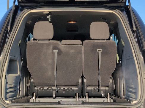 Used 2019 Dodge Grand Caravan SE w/ UConnect Hands-Free Group image 34