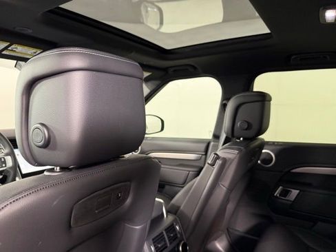 Certified 2025 Land Rover Discovery Dynamic SE image 17