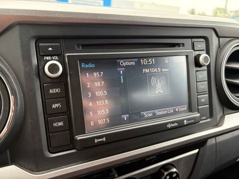 Used 2018 Toyota Tacoma SR5 AWD/4WD image 14