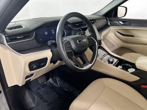 Used 2023 Jeep Grand Cherokee L Limited image 9