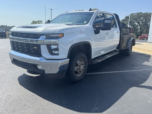 Used 2022 Chevrolet Silverado 3500 LT w/ Convenience Package image 2