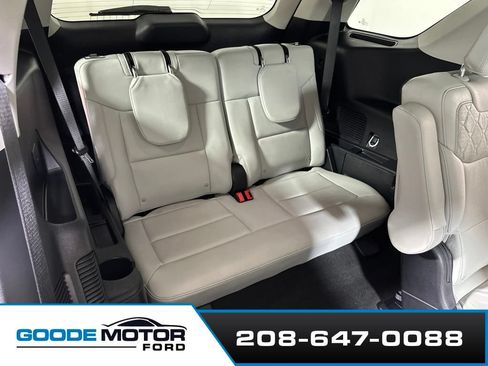 Used 2025 Ford Explorer Platinum w/ Ultimate Package AWD/4WD image 22