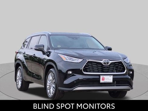 Certified 2026 Toyota Highlander Platinum AWD/4WD image 3