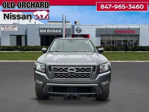 Used 2022 Nissan Frontier SV image 2